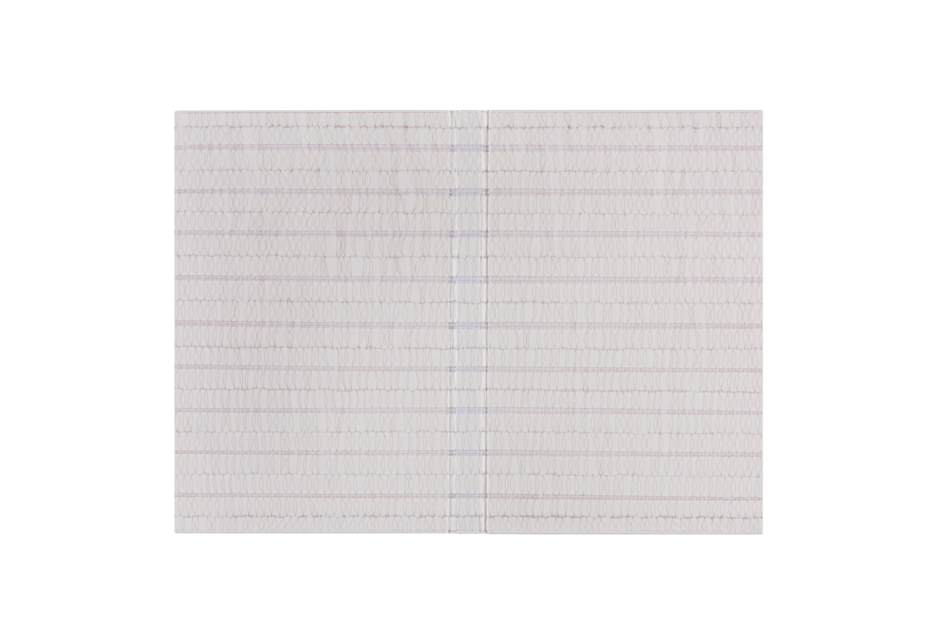 <p>Edelpappband, Bezug aus eingewebten Papierstreifen (SABINE SCHILF, Berlin 2014), begrenzt durch eine weiße Lederschiene an Kopf und Fuß, 3-seitiger Naturschnitt, handumstochenes, mehrfarbiges Kapital, Kassette. Format: 12 cm x 18,3 cm, 2019/2020</p>