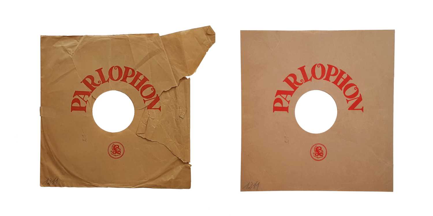 <p>Wässern und Glätten der Papierhüllen, Schließen der Risse mit Japanpapier. Auftragsarbeit 2021</p>