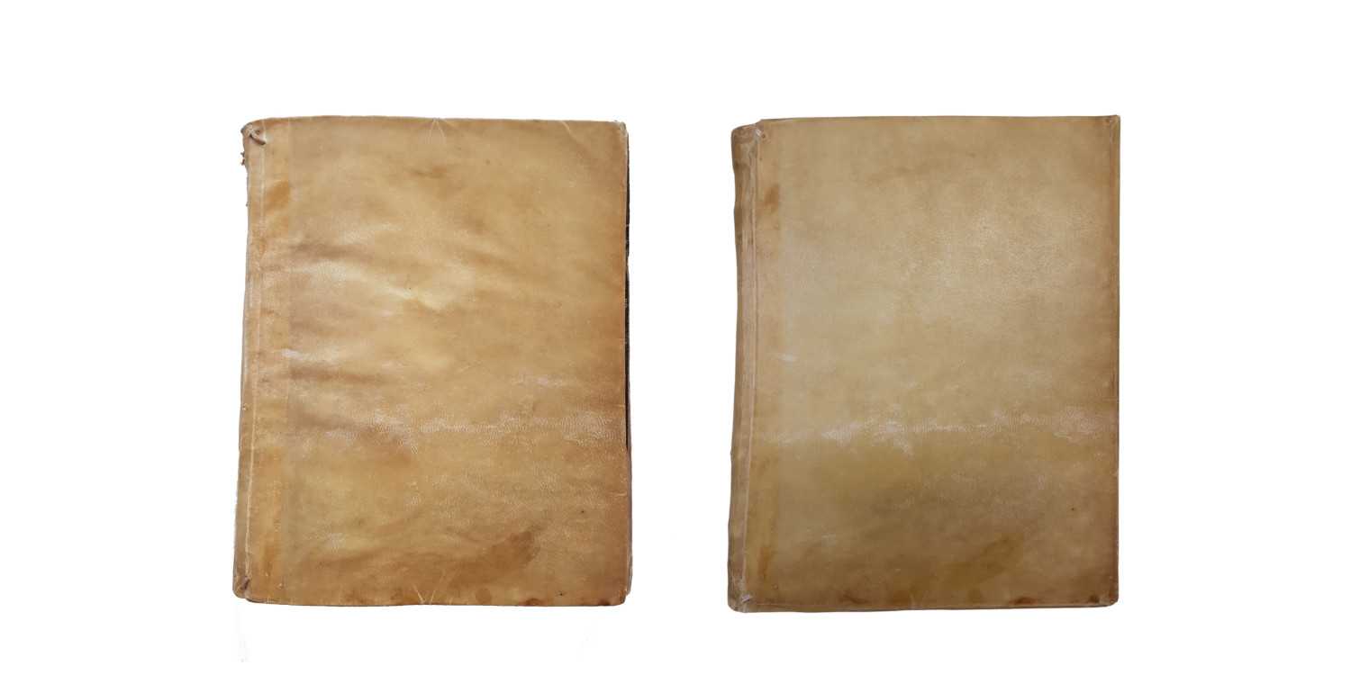 <p>Pergamentband mit ausgerissenem Buchblock, Schäden am Papier und Einband → Umfangreiche Papierrestaurierung, neue Vorsatzpapiere aus Hadernpapier, handgestochene Kapitale, Ergänzung der Fehlstellen in der Pergamentdecke, Reinigung und Stabilisierung der Pergamentdecke. Auftragsarbeit aus dem Jahr 2018</p>
