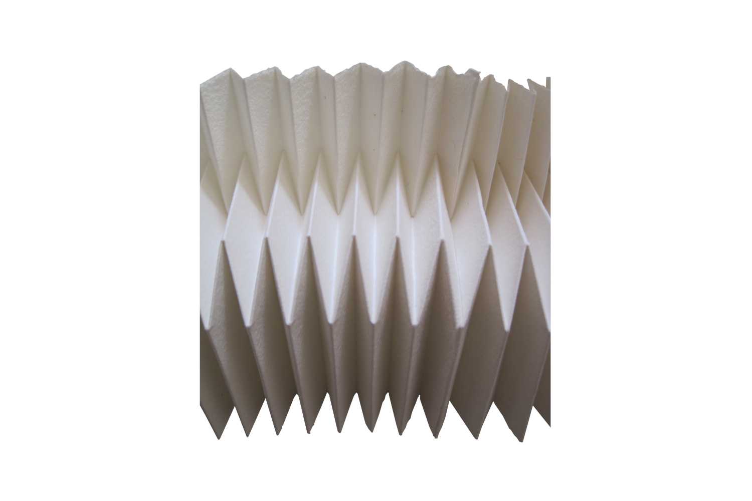<p>Geometrische Faltung als Beitrag zur Offenen Werkstatt 2012. Verwendung von handgeschöpftem, weißem Papier.</p>